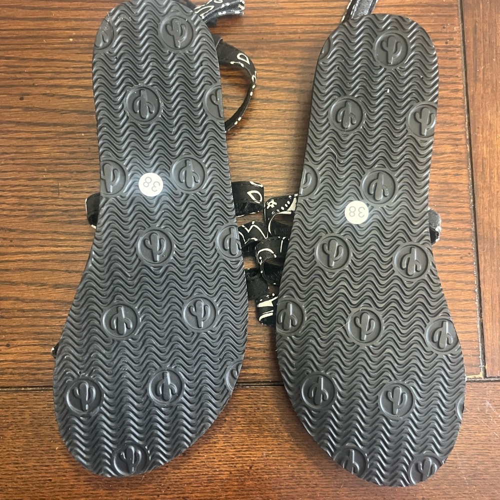 Arizona Love sandals Trekky flat black bandana print NEW 7 - Picture 4 of 6